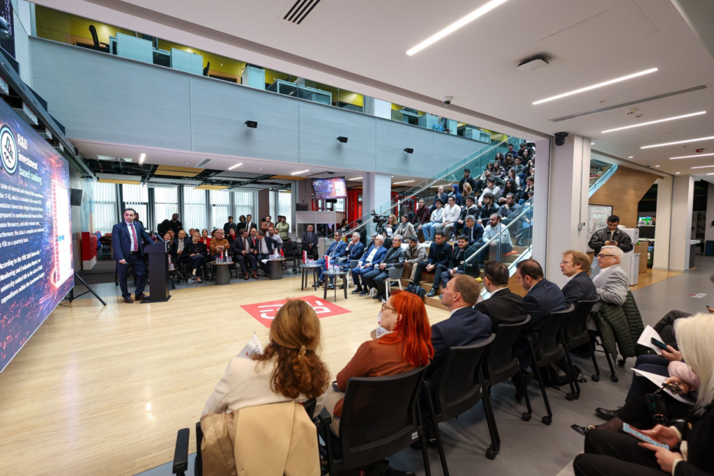 Teknopark İstanbul'daki açılış programında Yeditepe Üniversitesi'nin Ar-Ge yatırımlarına ilişkin sunum